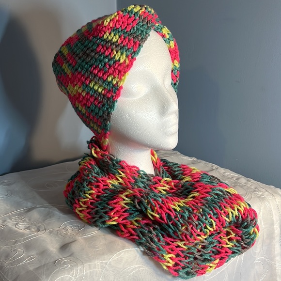 Woman/Girls Handmade combo Ear warmer and Dropped Stitch Infinity Scarf NEW - Picture 4 of 9